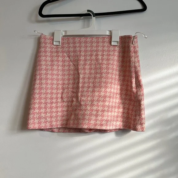 Zara houndstooth skort *BOTTOMS ONLY* - Picture 2 of 3